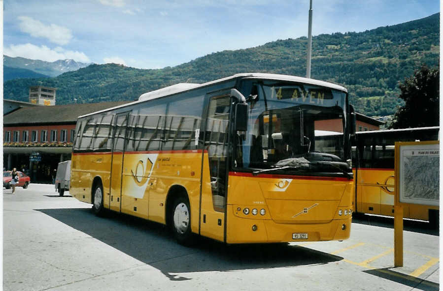 (095'627) - Ev�quoz, Erde - VS 3291 - Volvo am 23. Juni 2007 beim Bahnhof Sion