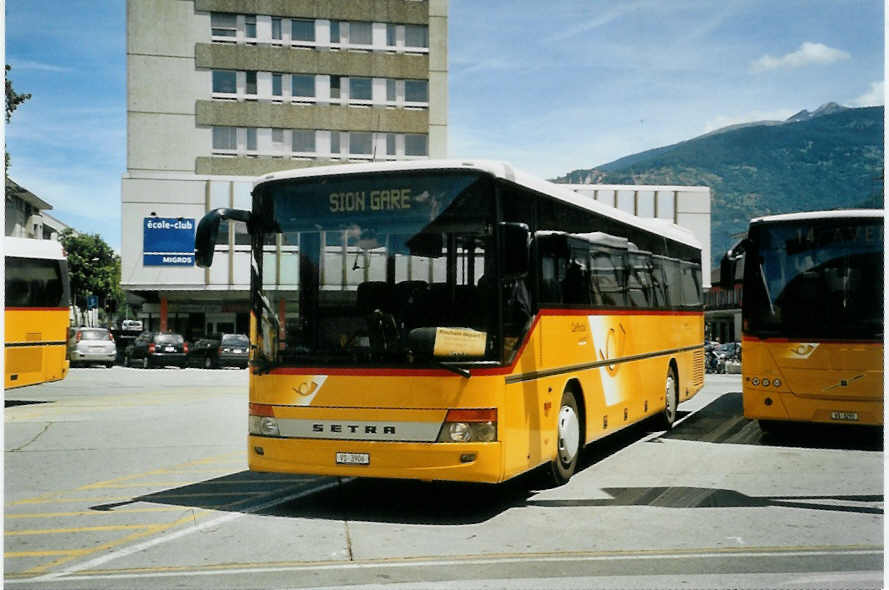 (095'635) - Dubuis, Savi�se - VS 3906 - Setra am 23. Juni 2007 beim Bahnhof Sion