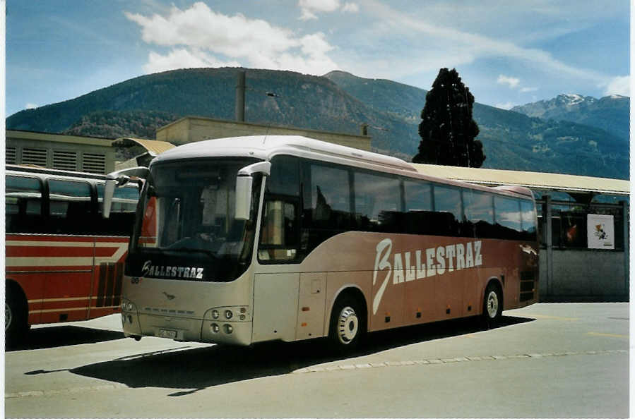 (095'701) - Ballestraz, Gr�ne - VS 76'023 - Temsa am 23. Juni 2007 beim Bahnhof Sierre