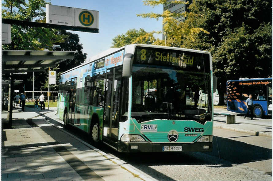 (097'021) - SWEG Lahr - FR-H 1228 - Mercedes am 6. August 2007 beim Bahnhof L�rrach