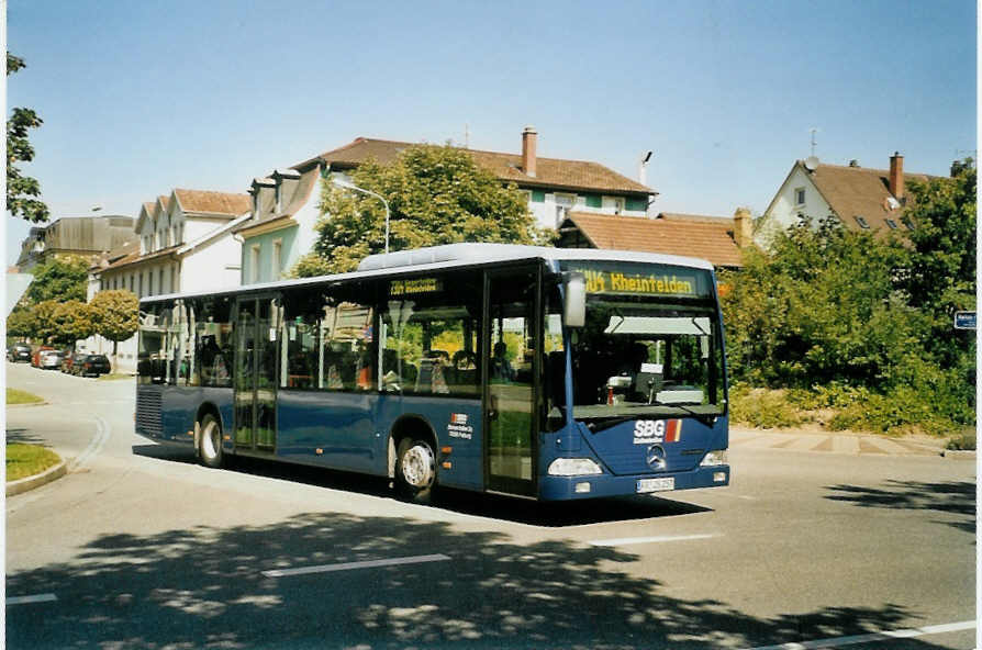 (097'028) - SBG Freiburg - FR-JS 257 - Mercedes am 6. August 2007 beim Bahnhof L�rrach