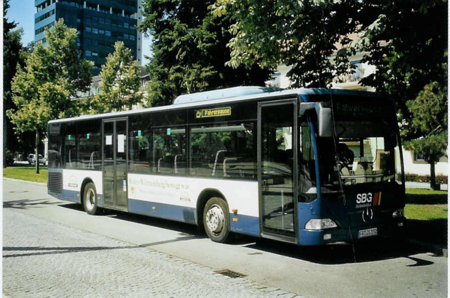 (097'104) - SBG Freiburg - FR-JS 192 - Mercedes am 6. August 2007 beim Bahnhof L�rrach