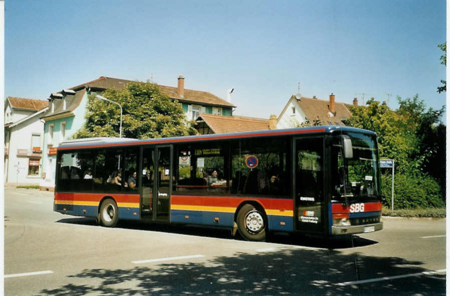 (097'109) - SBG Freiburg - FR-JS 199 - Setra am 6. August 2007 beim Bahnhof L�rrach