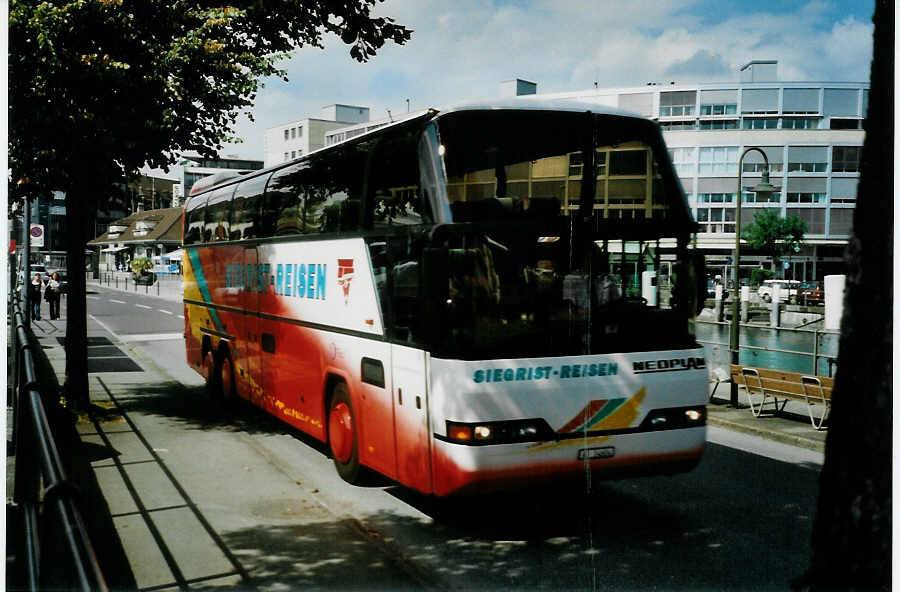 (098'326) - Siegrist, Eiken - AG 14'614 - Neoplan am 1. September 2007 bei der Schiffl�ndte Thun