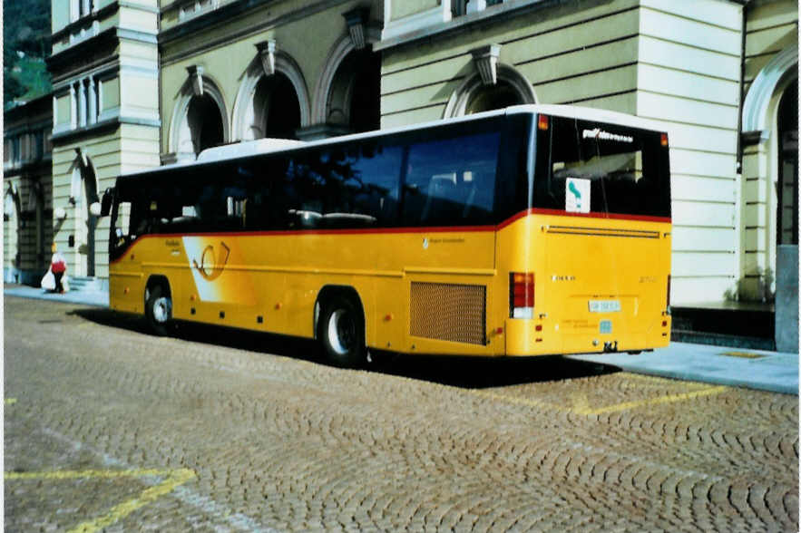 (099'719) - PostAuto Graub�nden - GR 102'313 - Volvo am 3. Oktober 2007 beim Bahnhof Bellinzona