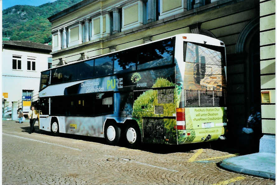 (099'721) - PostAuto Graub�nden - GR 102'399 - Neoplan (ex P 27'900) am 3. Oktober 2007 beim Bahnhof Bellinzona