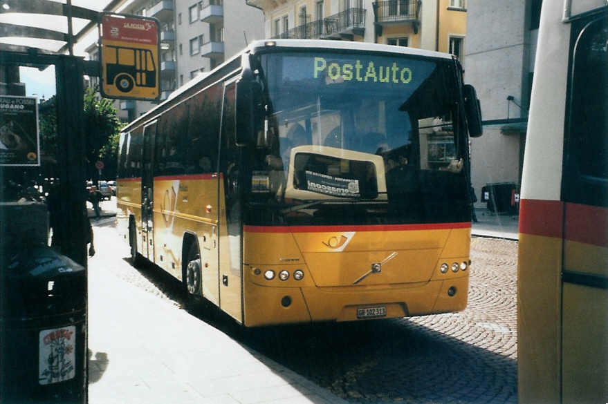 (099'722) - PostAuto Graub�nden - GR 102'313 - Volvo am 3. Oktober 2007 beim Bahnhof Bellinzona
