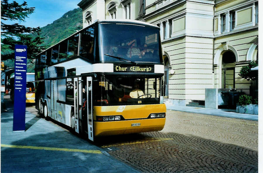 (099'730) - PostAuto Graub�nden - GR 102'399 - Neoplan (ex P 27'900) am 3. Oktober 2007 beim Bahnhof Bellinzona