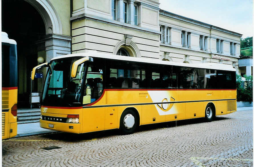 (099'836) - PostAuto Graub�nden - GR 159'231 - Setra (ex P 26'033) am 4. Oktober 2007 beim Bahnhof Bellinzona