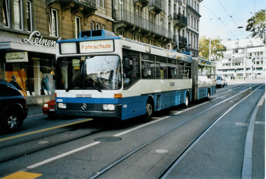 (100'104) - VBZ Z�rich - Nr. 4124 - Mercedes Gelenktrolleybus (ex Nr. 3) am 5. Oktober 2007 in Z�rich, L�wenplatz