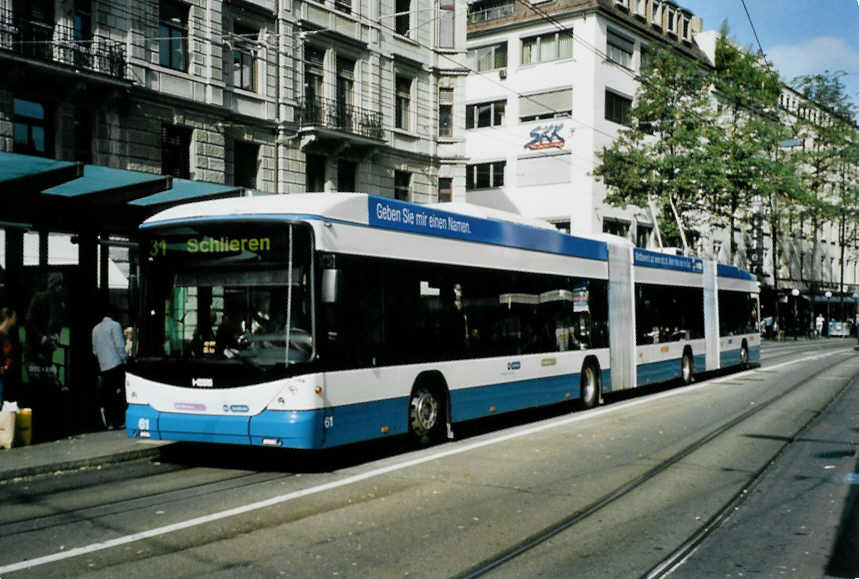 (100'115) - VBZ Z�rich - Nr. 61 - Hess/Hess Doppelgelenktrolleybus am 5. Oktober 2007 in Z�rich, L�wenplatz