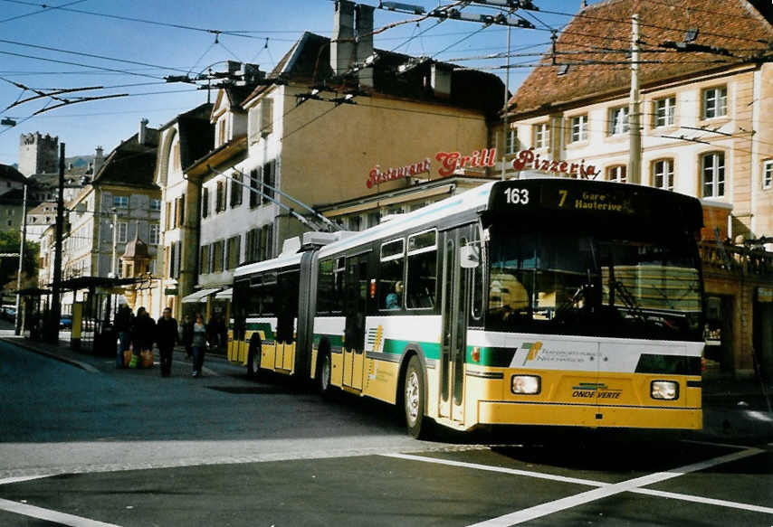 (100'309) - TN Neuch�tel - Nr. 163 - FBW/Hess Gelenktrolleybus am 13. Oktober 2007 in Neuch�tel, Place Pury
