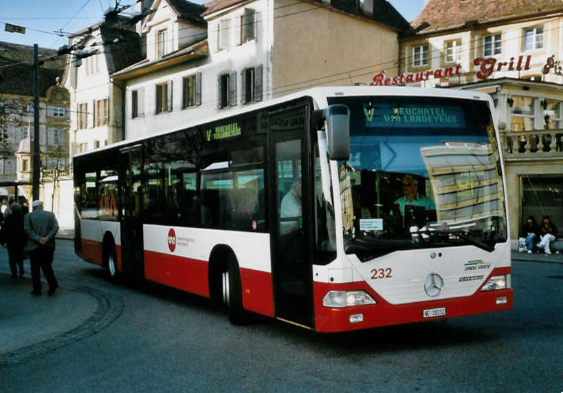 (100'311) - VR La Chaux-de-Fonds - Nr. 232/NE 20'232 - Mercedes am 13. Oktober 2007 in Neuch�tel, Place Pury