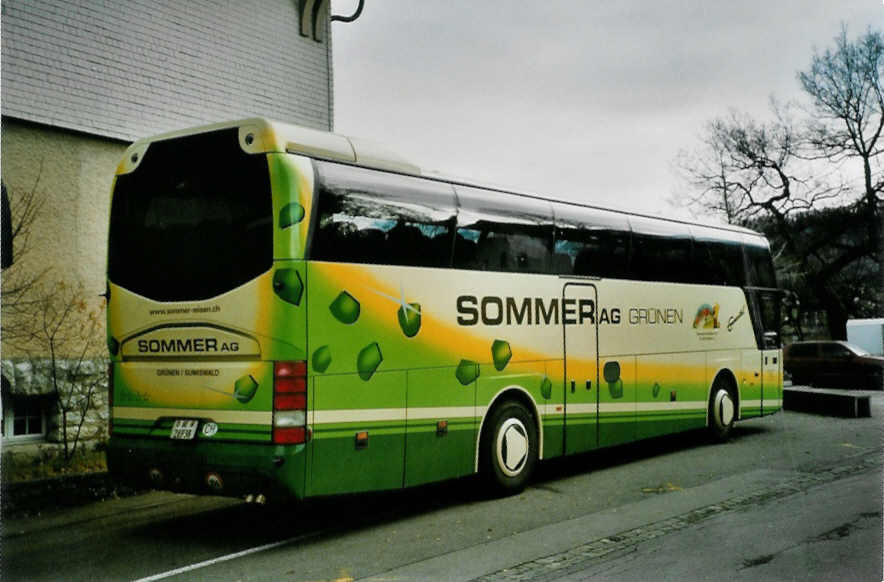 (101'536) - Sommer, Gr�nen - BE 26'938 - Neoplan am 2. Dezember 2007 in Spiez, Kirche