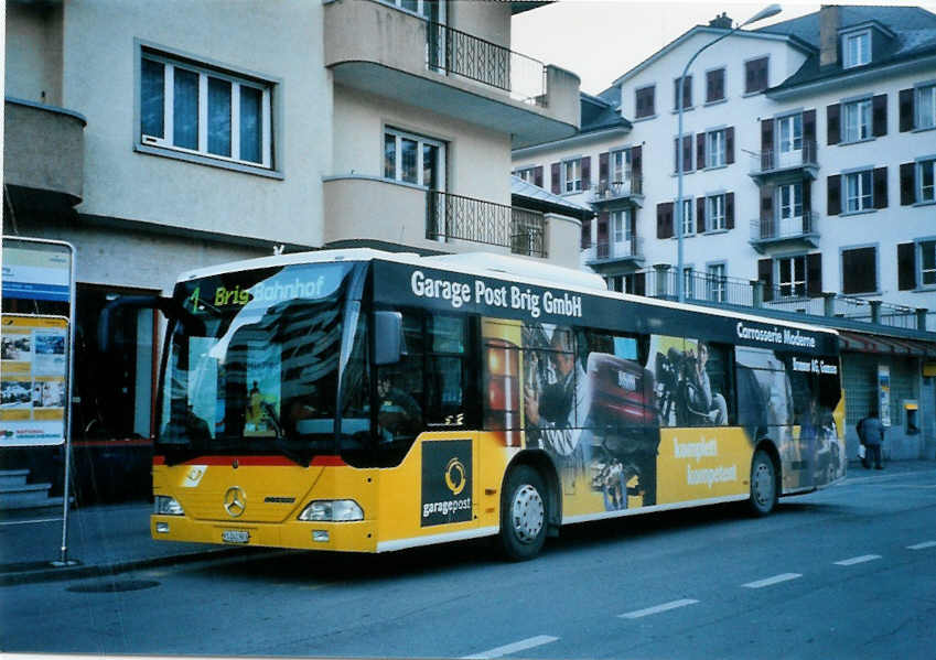 (101'926) - PostAuto Wallis - VS 241'963 - Mercedes am 16. Dezember 2007 beim Bahnhof Brig