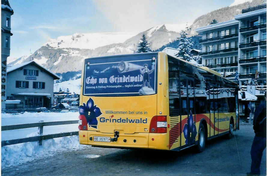 (102'904) - AVG Grindelwald - Nr. 18/BE 382'871 - MAN/G�ppel am 2. Januar 2008 beim Bahnhof Grindelwald