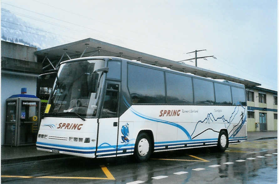 (103'019) - Spring, Schwenden - BE 250'255 - Dr�gm�ller am 6. Januar 2008 beim Bahnhof Frutigen