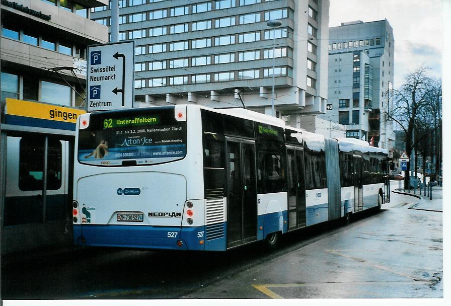 (103'501) - VBZ Z�rich - Nr. 527/ZH 730'527 - Neoplan am 7. Januar 2008 beim Bahnhof Z�rich-Oerlikon