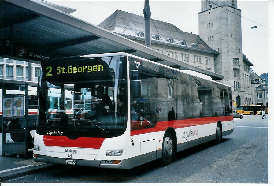 (104'034) - St. Gallerbus, St. Gallen - Nr. 258/SG 198'258 - MAN am 4. Februar 2008 beim Bahnhof St. Gallen