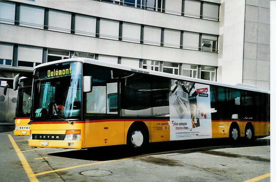 (104'515) - CarPostal Jura-Jura bernois-Neuch�tel - Nr. 32/JU 31'178 - Setra (ex P 27'814) am 20. Februar 2008 beim Bahnhof Del�mont