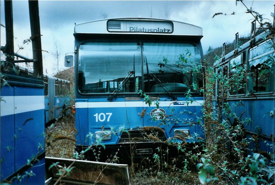 (104'830) - VBL Luzern - Nr. 107 - Volvo/Hess am 1. M�rz 2008 in N�fels