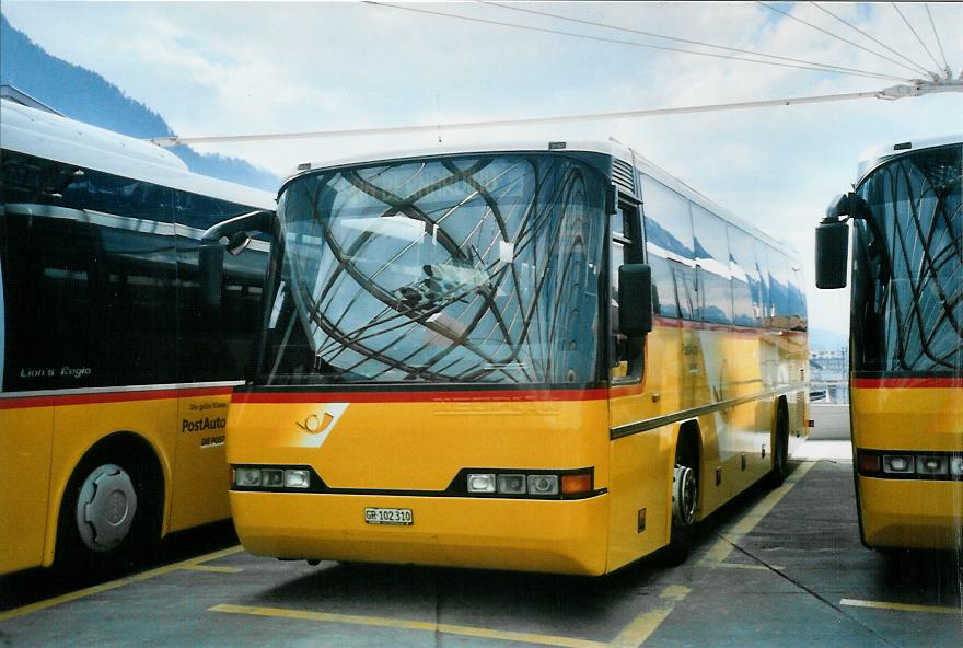 (105'003) - PostAuto Graub�nden - GR 102'310 - Neoplan (ex P 25'137) am 9. M�rz 2008 in Chur, Postautostation