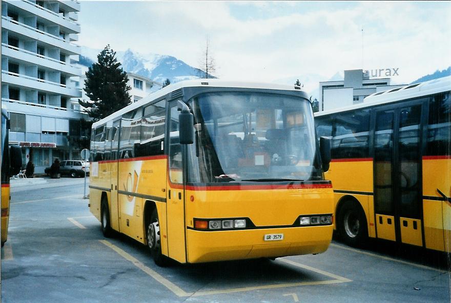 (105'007) - Fontana, Ilanz - Nr. 8/GR 3579 - Neoplan am 9. M�rz 2008 beim Bahnhof Ilanz