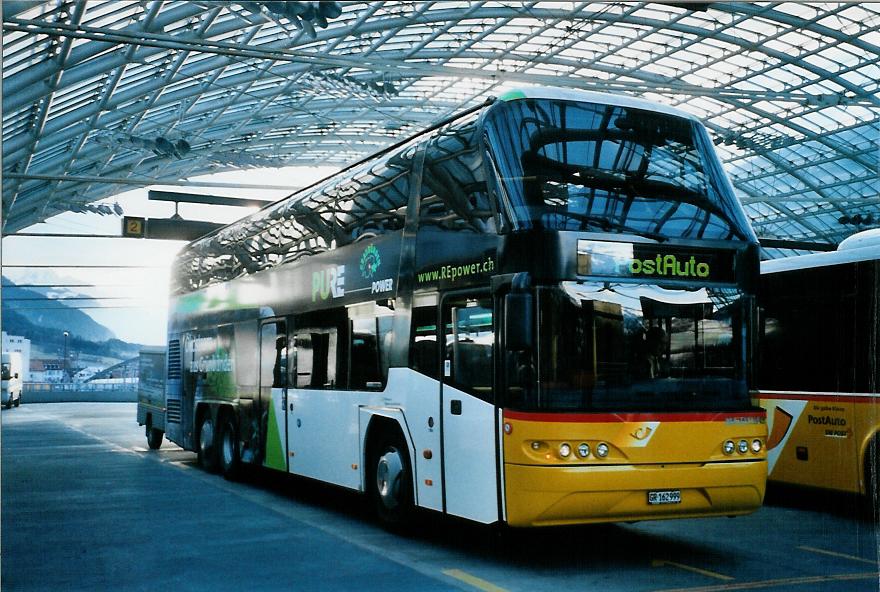 (105'029) - PostAuto Graub�nden - GR 162'999 - Neoplan am 9. M�rz 2008 in Chur, Postautostation