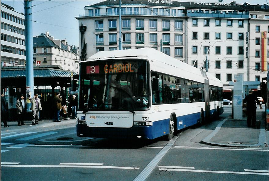 (105'225) - TPG Gen�ve - Nr. 753 - Hess/Hess Gelenktrolleybus am 15. M�rz 2008 beim Bahnhof Gen�ve