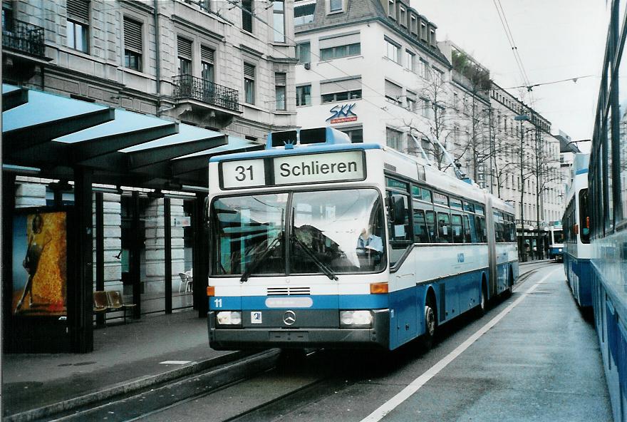 (105'736) - VBZ Z�rich - Nr. 11 - Mercedes Gelenktrolleybus am 23. M�rz 2008 in Z�rich, L�wenplatz