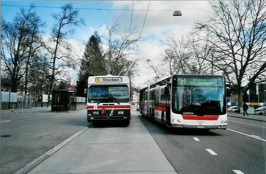 (105'916) - VBSG/St. Gallerbus, St. Gallen - Nr. 111 - Saurer/Hess Gelenktrolleybus + Nr. 277/SG 198'277 - MAN am 29. M�rz 2008 in St. Gallen, Lerchenfeld