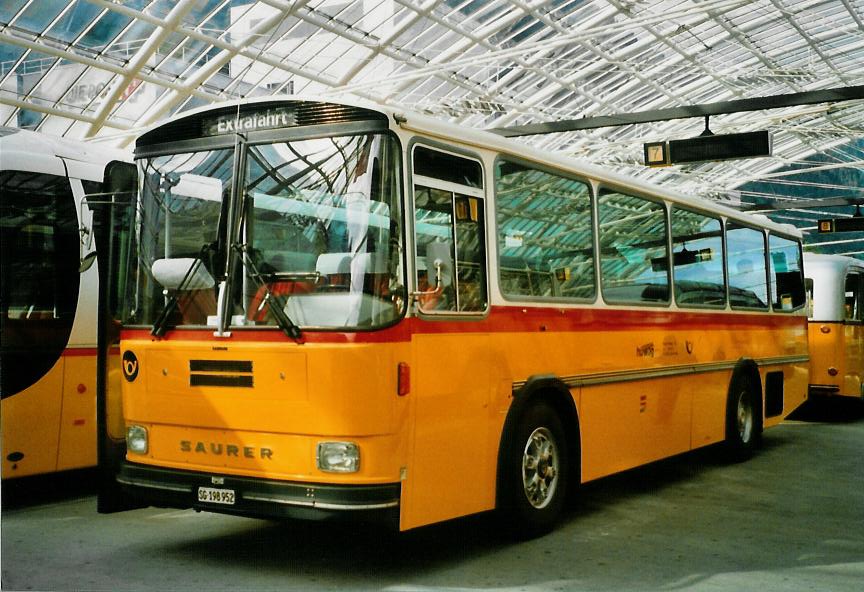 (107'202) - Huwag, M�rschwil - SG 198'952 - Saurer/R&J (ex Nef, Hemberg; ex P 24'353) am 24. Mai 2008 in Chur, Postautostation