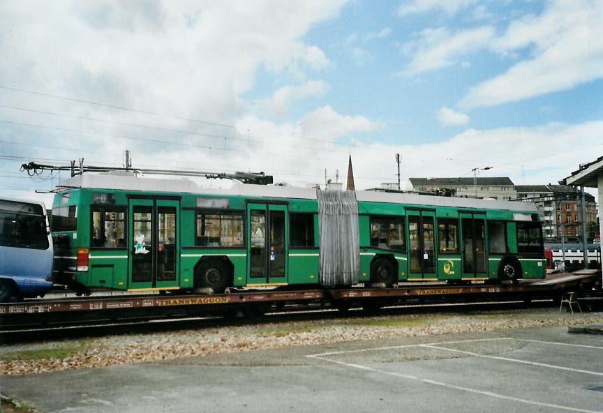(108'825) - BVB Basel - Nr. 930 - Neoplan Gelenktrolleybus am 7. Juli 2008 in Basel, G�terbahnhof Wolf
