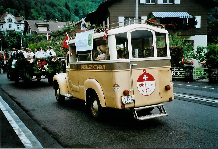 (109'816) - Aus dem Archiv: Balmer, Matten - BE 572'088 - Commer (ex M�der, Meiringen) am 1. August 2008 in Interlaken, 1. August-Umzug