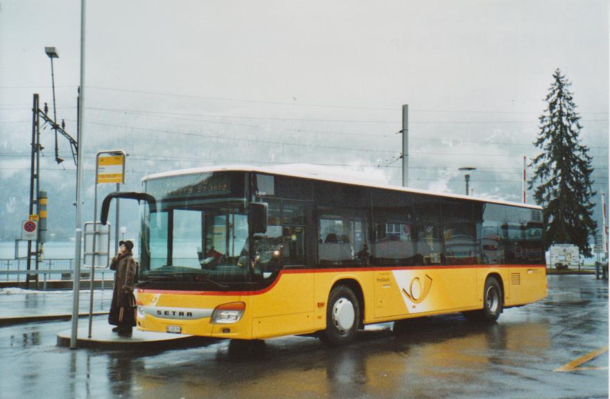 (112'312) - Fl�ck, Brienz - Nr. 1/BE 482'299 - Setra am 6. Dezember 2008 beim Bahnhof Brienz