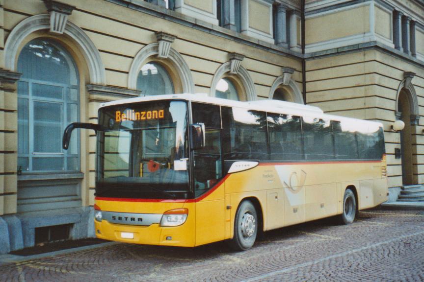 (112'335) - PostAuto Graub�nden - GR 102'310 - Setra am 7. Dezember 2008 beim Bahnhof Bellinzona