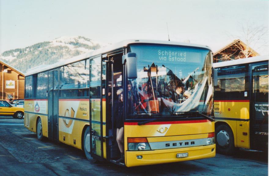 (113'324) - K�bli, Gstaad - BE 235'726 - Setra am 24. Dezember 2008 beim Bahnhof Gstaad