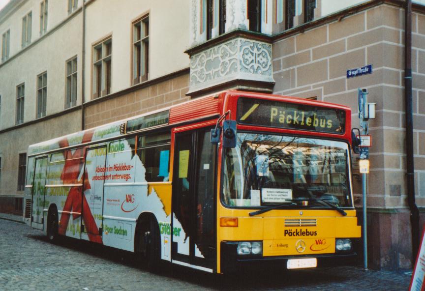 (113'518) - VAG Freiburg - Nr. 824/FR-SW 824 - Mercedes P�cklebus am 3. Januar 2009 in Freiburg, Engelstrasse