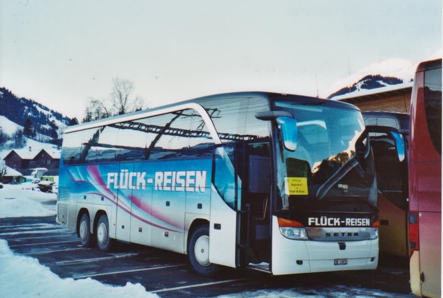 (113'620) - Fl�ck, Brienz - BE 13'878 - Setra am 11. Januar 2009 beim Bahnhof Frutigen