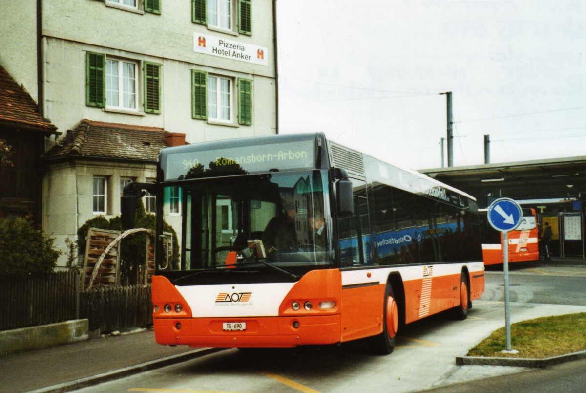 (114'008) - AOT Amriswil - Nr. 1/TG 690 - Neoplan (ex Vorf�hrfahrzeug) am 17. Januar 2009 beim Bahnhof Romanshorn