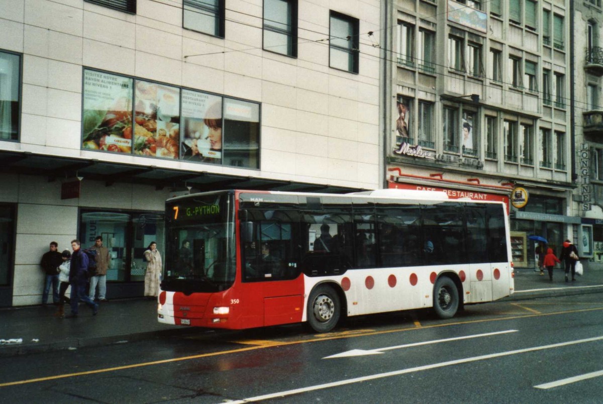 (114'302) - TPF Fribourg - Nr. 350/FR 300'418 - MAN/G�ppel am 14. Februar 2009 beim Bahnhof Fribourg