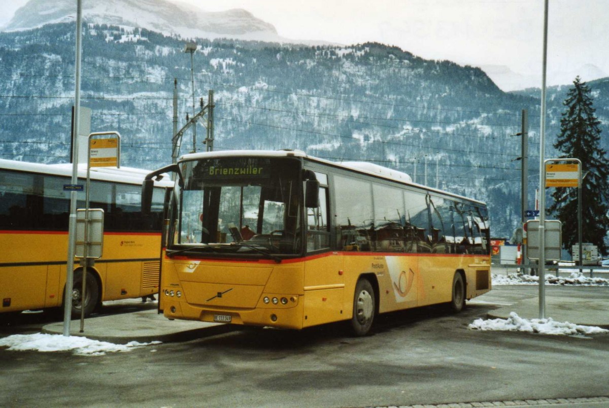 (114'408) - Fl�ck, Brienz - Nr. 5/BE 113'349 - Volvo (ex AVBB Schwanden) am 16. Februar 2009 beim Bahnhof Brienz