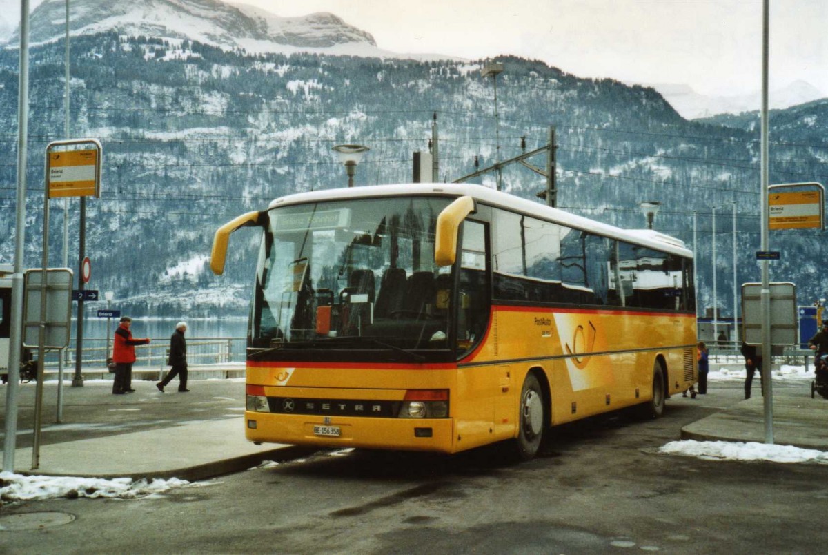 (114'410) - Fl�ck, Brienz - Nr. 8/BE 156'358 - Setra am 16. Februar 2009 beim Bahnhof Brienz