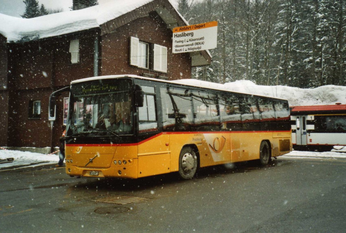 (114'414) - Fl�ck, Brienz - Nr. 4/BE 623'971 - Volvo (ex AVBB Schwanden) am 16. Februar 2009 auf dem Br�nigpass