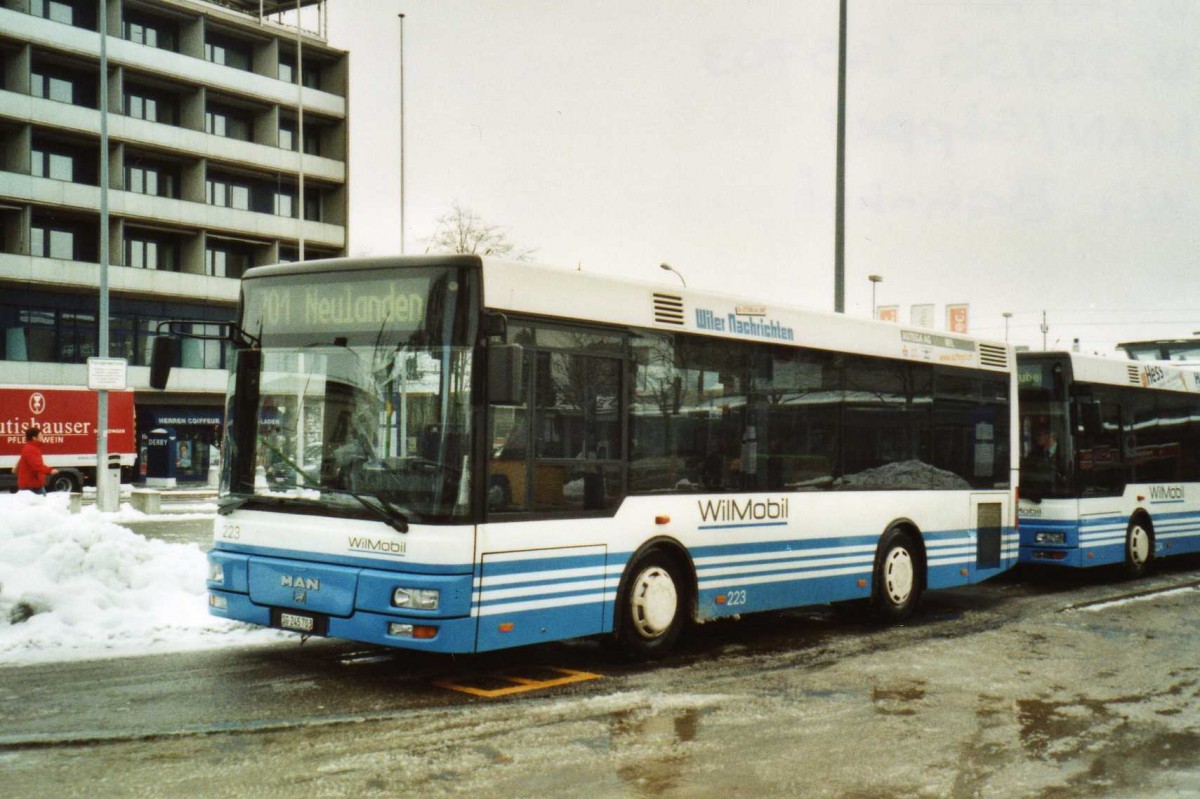 (114'513) - WilMobil, Wil - Nr. 223/SG 245'703 - MAN/G�ppel (ex Wick, Wil Nr. 3) am 18. Februar 2009 beim Bahnhof Wil