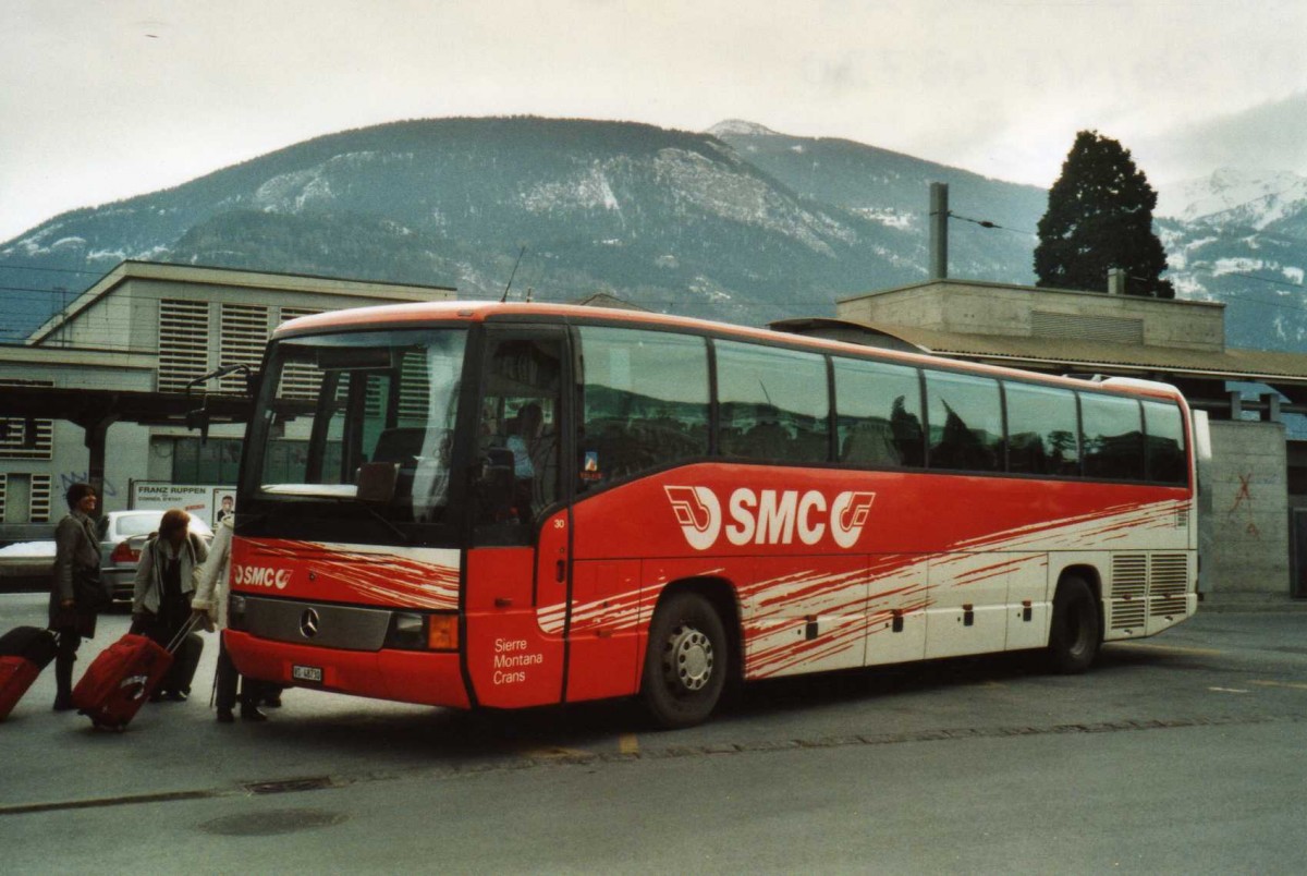 (114'631) - SMC Montana - Nr. 30/VS 48'730 - Mercedes am 1. M�rz 2009 beim Bahnhof Sierre