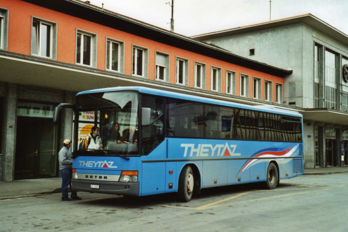 (114'703) - Theytaz, Sion - VS 11'007 - Setra am 1. M�rz 2009 beim Bahnhof Sion
