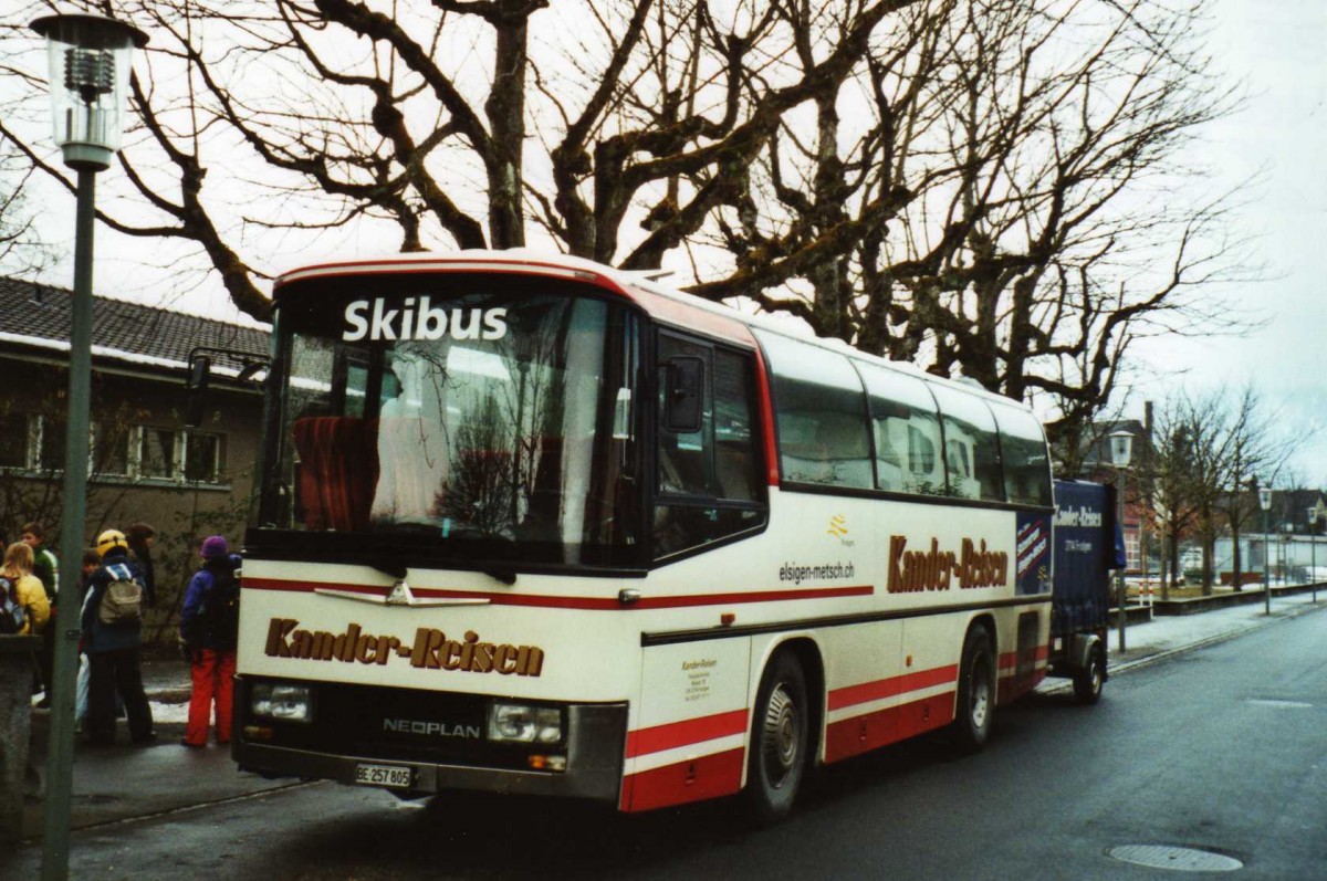 (114'714) - Kander-Reisen, Frutigen - Nr. 1/BE 257'805 - Neoplan (ex M�ller, Heiden) am 2. M�rz 2009 in Thun-Lerchenfeld, Schulhaus