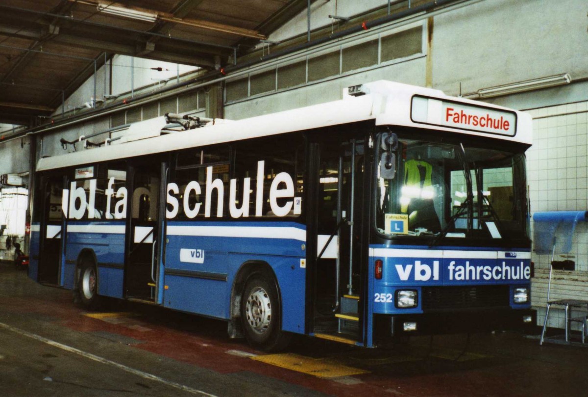 (114'727) - VBL Luzern - Nr. 252 - NAW/R&J-Hess Trolleybus am 7. M�rz 2009 in Luzern, Depot