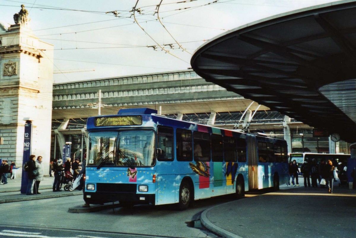 (114'807) - VBL Luzern - Nr. 199 - NAW/Hess Gelenktrolleybus am 7. M�rz 2009 beim Bahnhof Luzern